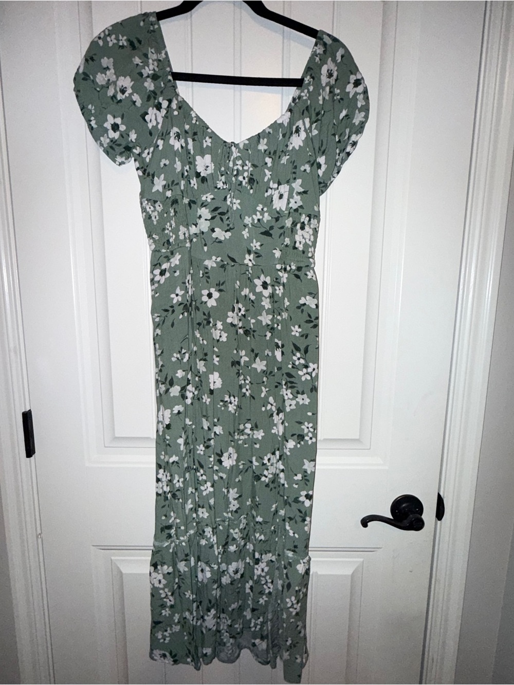 Hollister Sage Green Floral Puff-Sleeve Maxi Dress